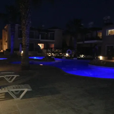 Sirena Sunrise 120 公寓 Paphos